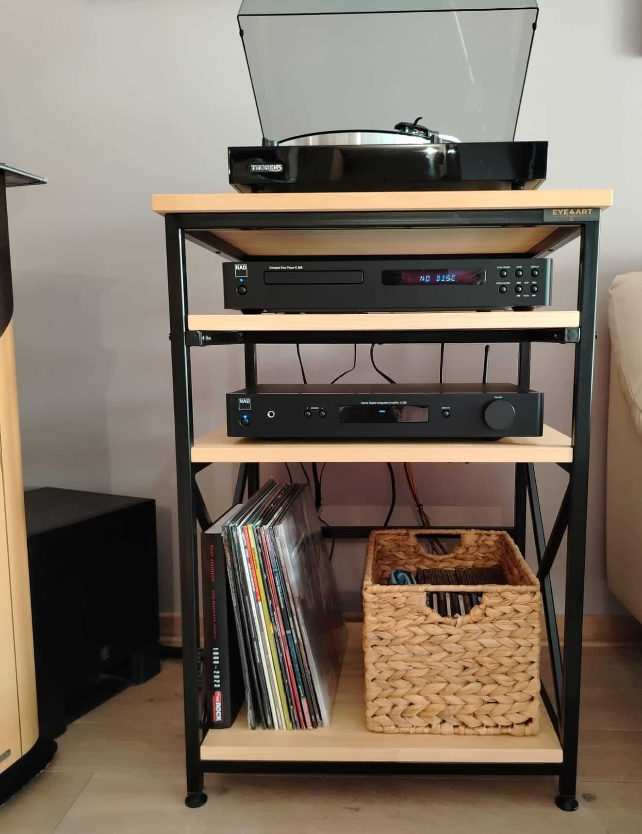 Industrial Deck po meri — Thorens gramofon, NAD pojačalo, NAD CD plejer